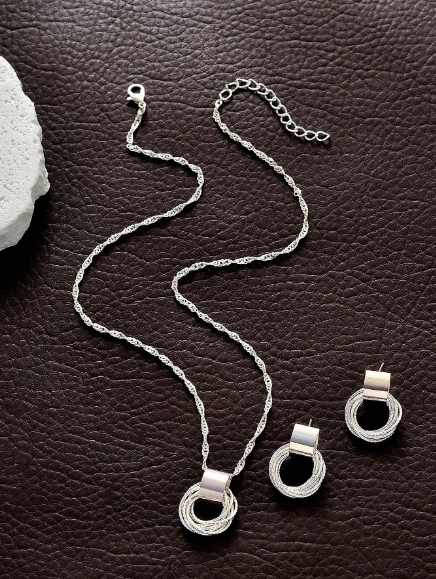 Looma Necklace Set